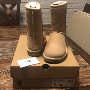 Women’s Classic Short II Sand Uggs